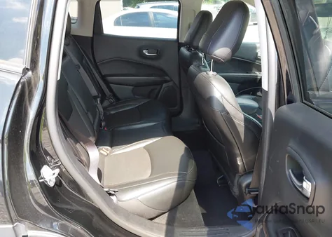 2021 Jeep Compass Latitude Fwd z USA, uszkodzony, nr VIN 3C4NJCBB0MT604725